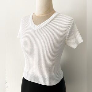 Vintage White Tee - Fashion Avenue Cropped Ribbed Knit V-Neck Top – Size Medium